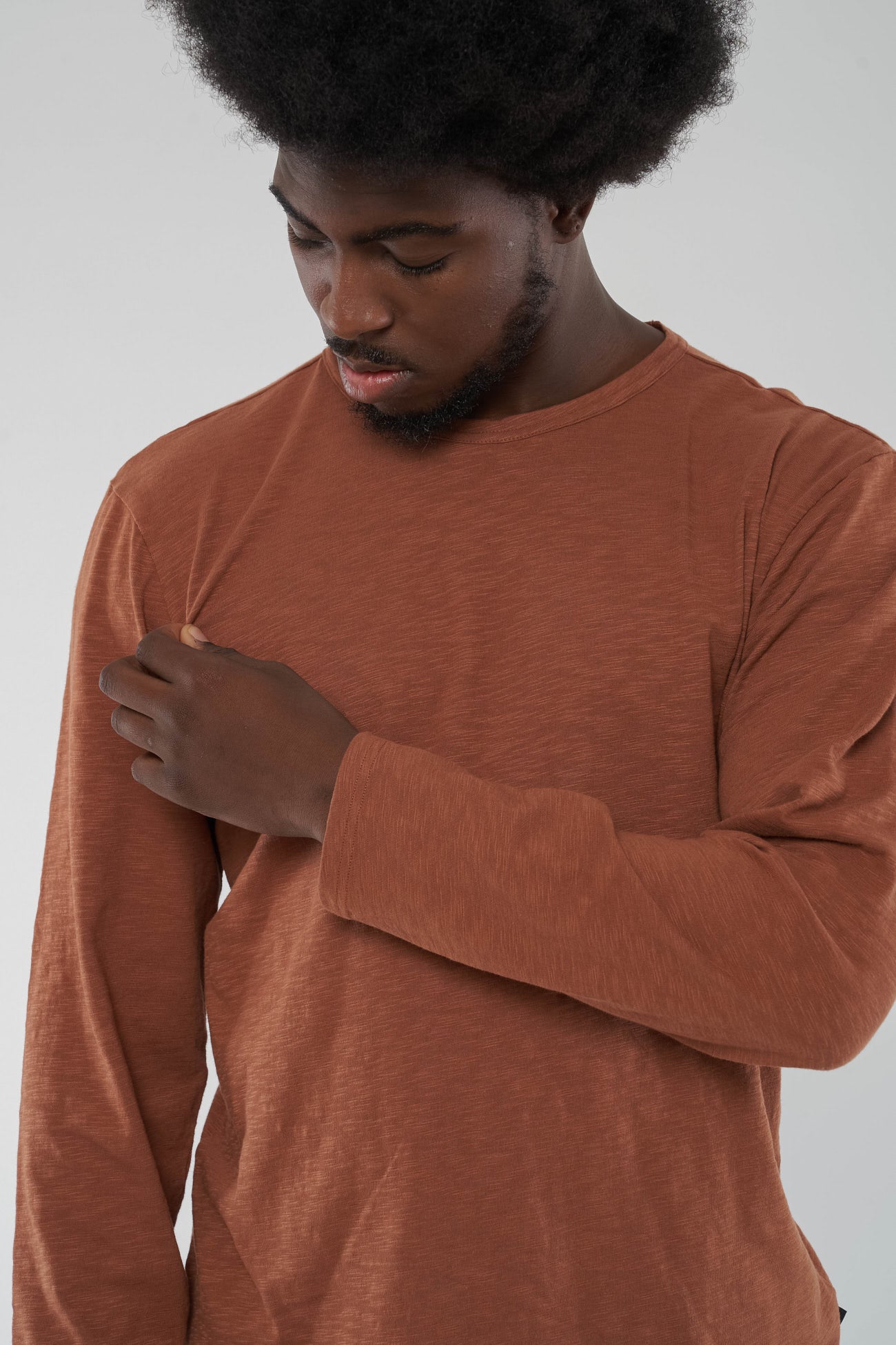 M-M221-03-B03-MACA-Longsleeve-aus-Bio-Baumwolle-Bio-Fair-Trade-Kleidung-Online-Shop-Herren-DABONI-DarkOrange-Detail
