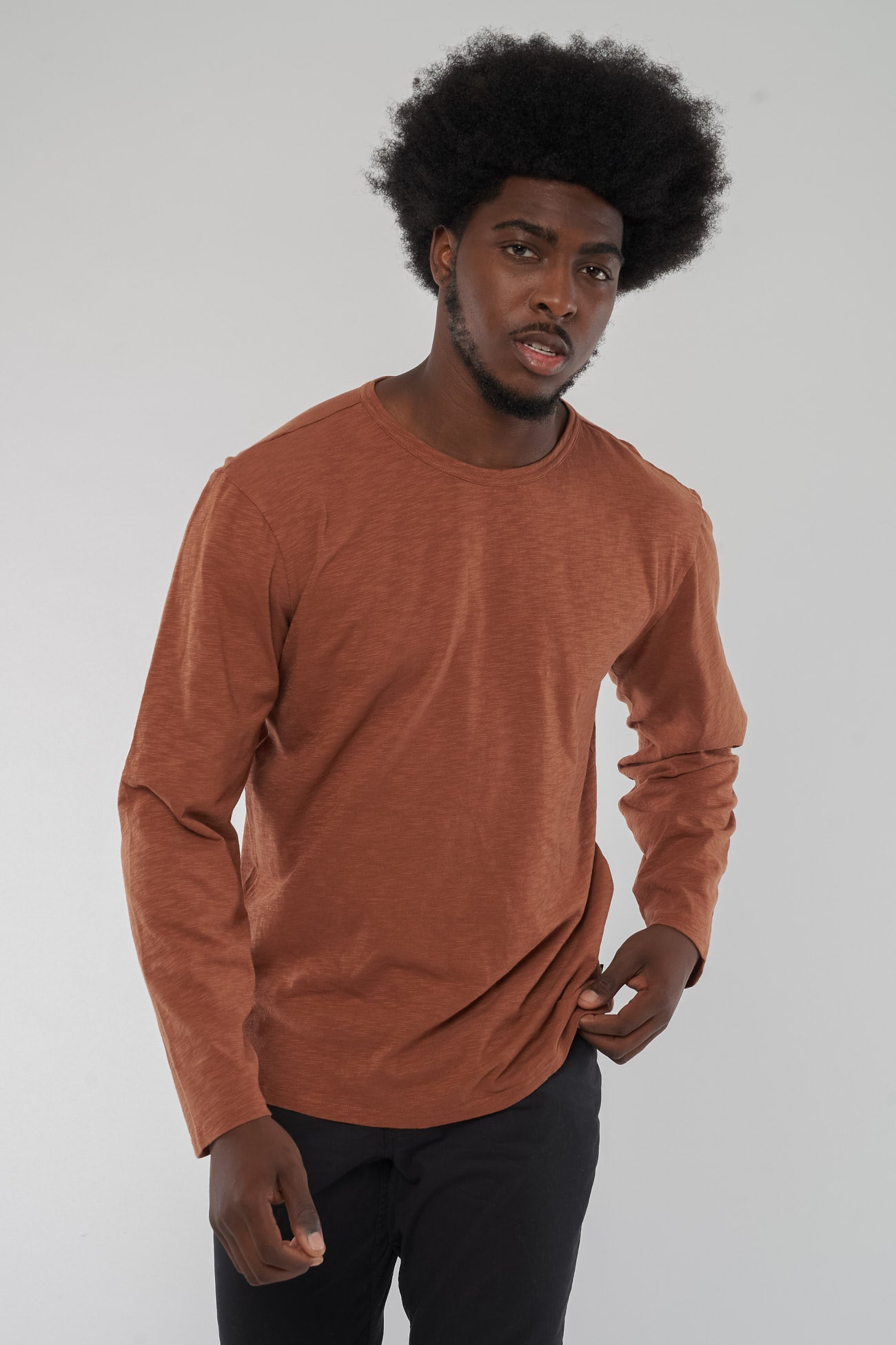 M-M221-03-B03-MACA-Longsleeve-aus-Bio-Baumwolle-Bio-Fair-Trade-Kleidung-Online-Shop-Herren-DABONI-DarkOrange-Vorne