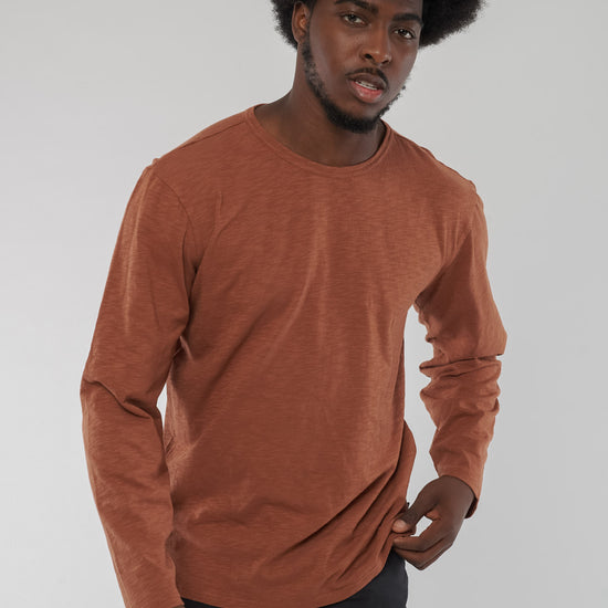 M-M221-03-B03-MACA-Longsleeve-aus-Bio-Baumwolle-Bio-Fair-Trade-Kleidung-Online-Shop-Herren-DABONI-DarkOrange-Vorne