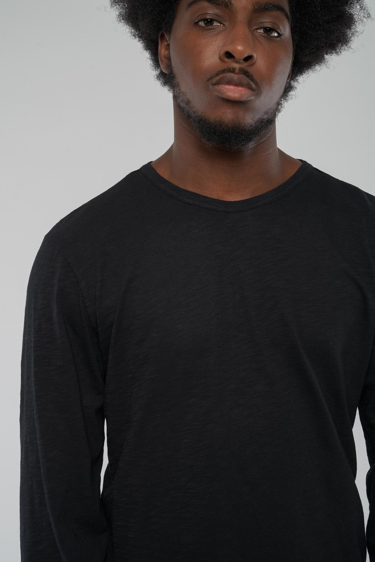 M-M221-03-H01-MACA-Longsleeve-aus-Bio-Baumwolle-Bio-Fair-Trade-Kleidung-Online-Shop-Herren-DABONI-Black-Vorne