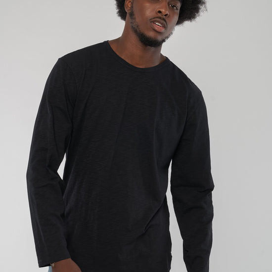 M-M221-03-H01-MACA-Longsleeve-aus-Bio-Baumwolle-Bio-Fair-Trade-Kleidung-Online-Shop-Herren-DABONI-Black-Vorne2