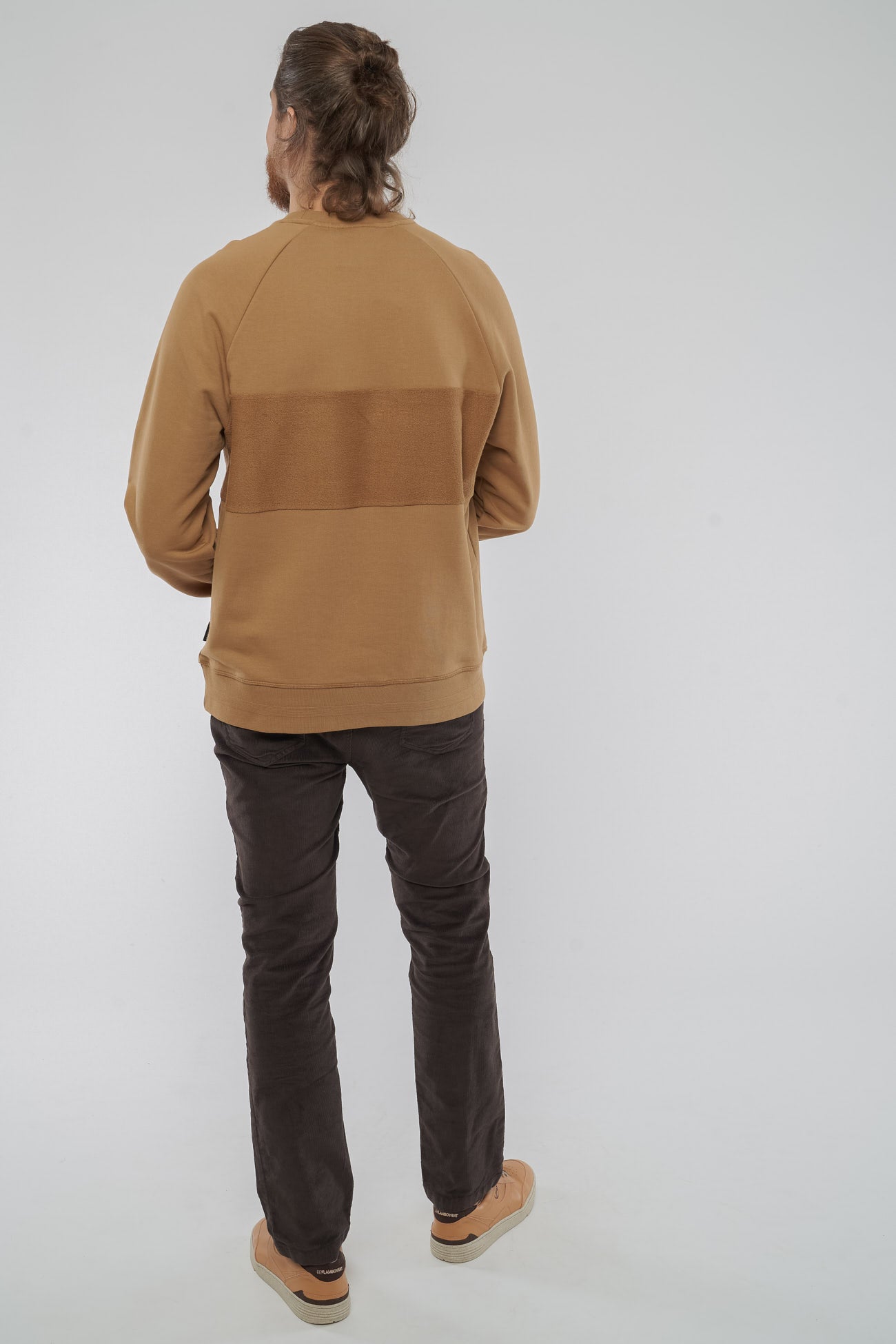 M-M221-07-B03-CHERVIL-Sweatshirt-aus-Bio-Baumwolle-Fair-Trade-Fashion-Herren-CERIO-BrownSugar-Hinten