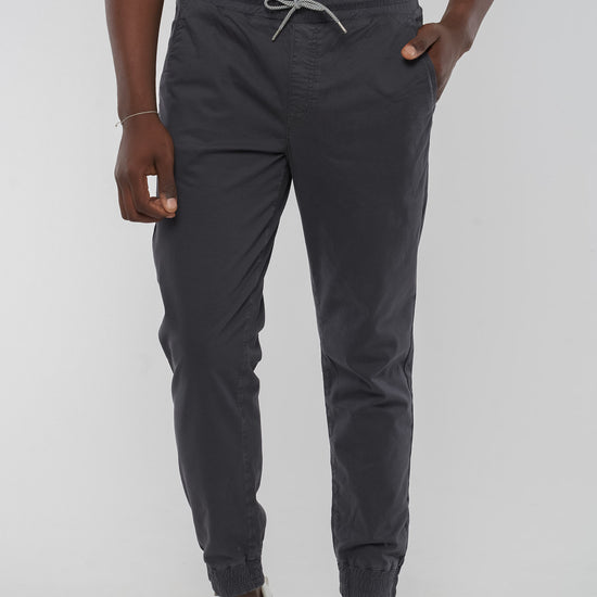 M-M221-12-G06-Musa-Pants-aus-Bio-Baumwolle-Faire-Siegel-Kleidung-Herren-KOBUSI-DarkGrey-Vorne