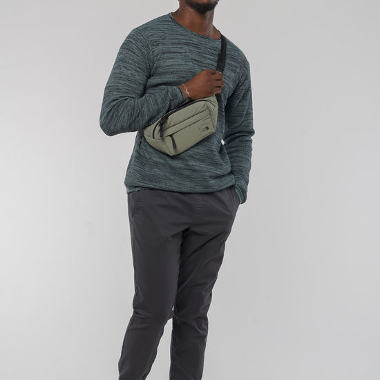 M-M221-K07-I09-FICUS-Knit-Crewneck-aus-Bio-Baumwolle-Biologische-Kleidung-Herren-VIBULA-LakeGreen-DarkNavy-Vorne2