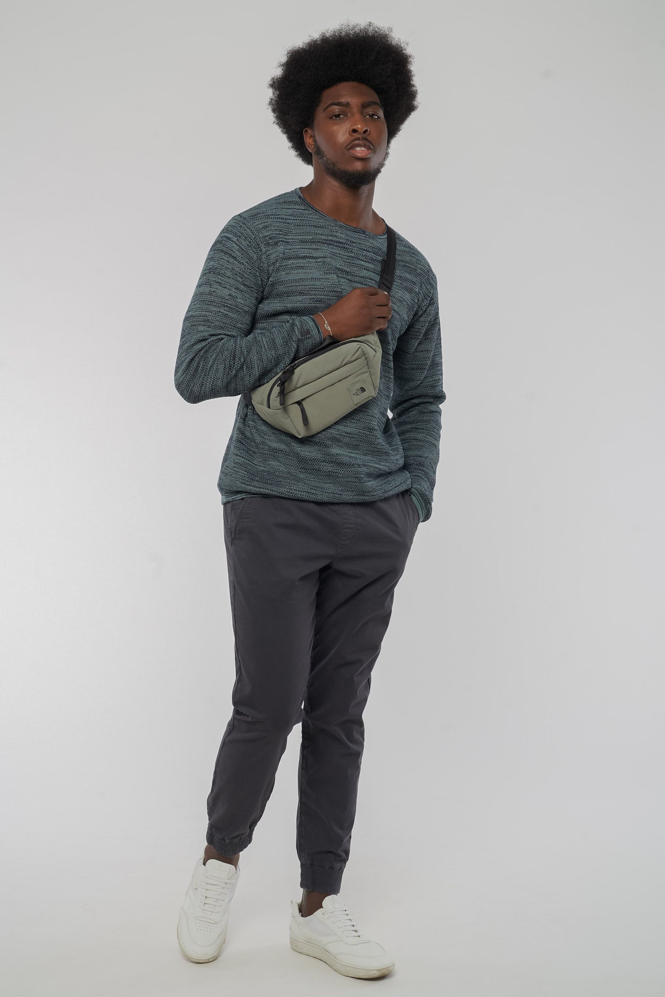 M-M221-K07-I09-FICUS-Knit-Crewneck-aus-Bio-Baumwolle-Biologische-Kleidung-Herren-VIBULA-LakeGreen-DarkNavy-Vorne2
