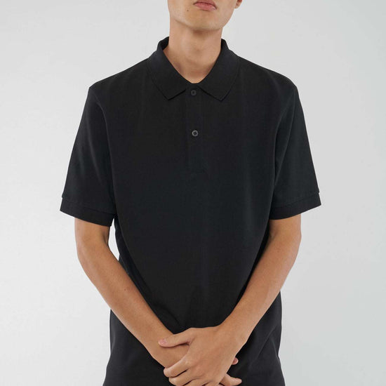 M-Nachhaltiges-Polo-STPU331-Black-Vorne