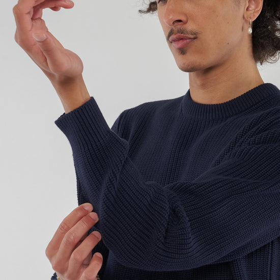 M-Ravi-Strickpullover-Bio-Baumwolle-Navy-Detail