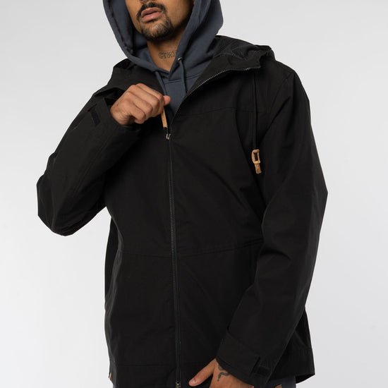 M-Regenjacke-aus-recyceltem-Polyester-Naturmode-Meteorite-Black-Vorne2