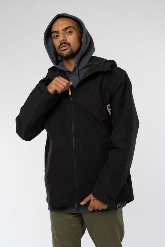 M-Regenjacke-aus-recyceltem-Polyester-Naturmode-Meteorite-Black-Vorne2