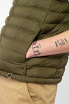 M-STJM836-Steppweste-aus-Recyceltes-Polyester-Fair-Trade-Herren-ELAGABO-British-Khaki-Detail2