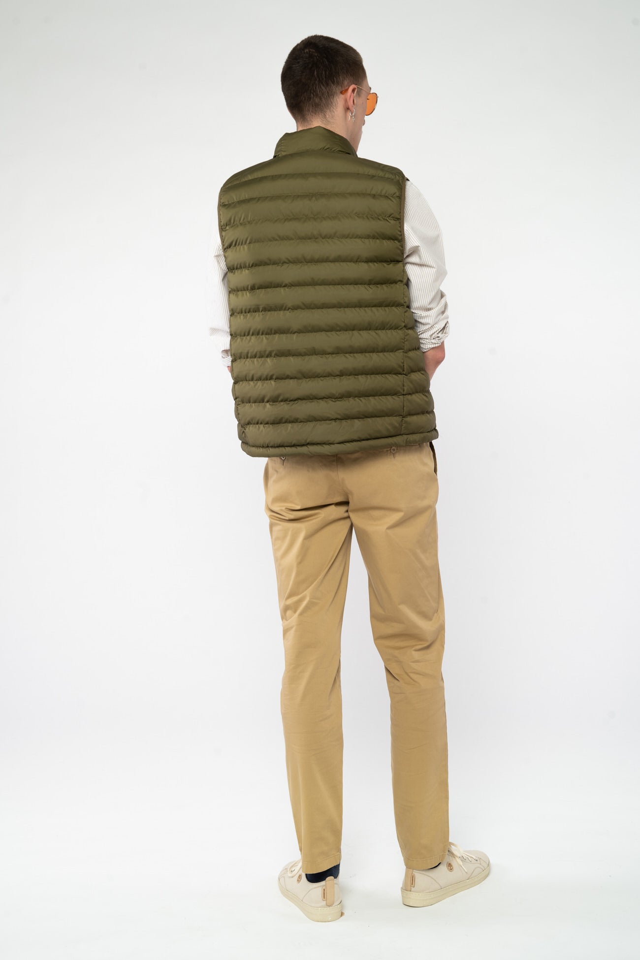 M-STJM836-Steppweste-aus-Recyceltes-Polyester-Fair-Trade-Herren-ELAGABO-British-Khaki-Hinten