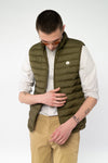 M-STJM836-Steppweste-aus-Recyceltes-Polyester-Fair-Trade-Herren-ELAGABO-British-Khaki-Vorne2