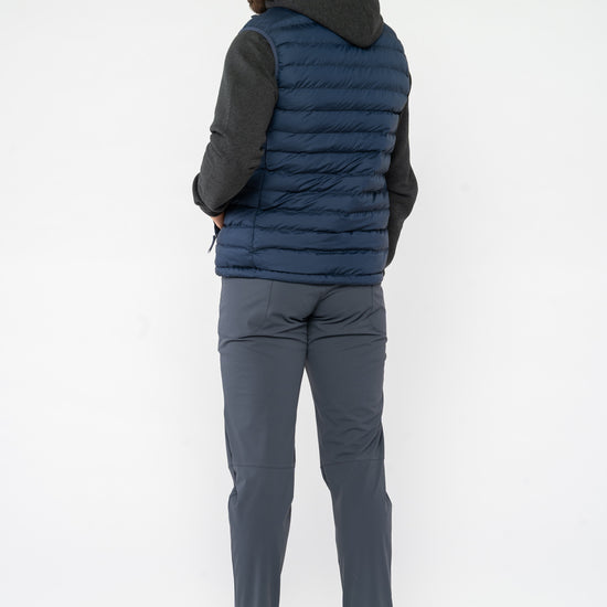 M-STJM836-Steppweste-aus-Recyceltes-Polyester-Fair-Trade-Herren-ELAGABO-French-Navy-Hinten