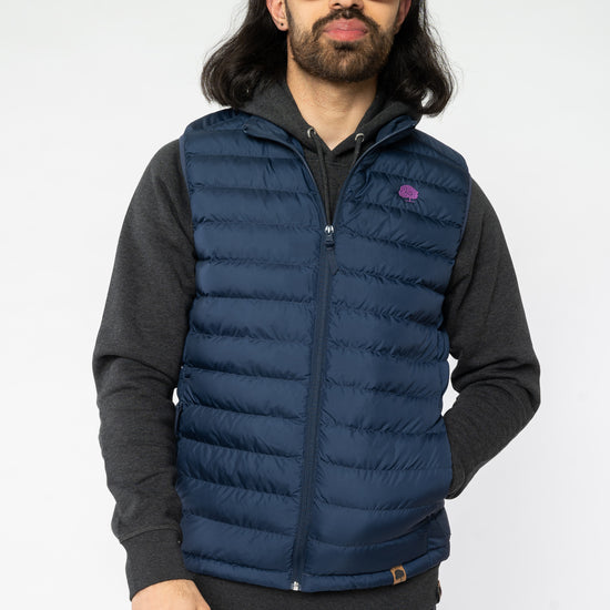 M-STJM836-Steppweste-aus-Recyceltes-Polyester-Fair-Trade-Herren-ELAGABO-French-Navy-Vorne2