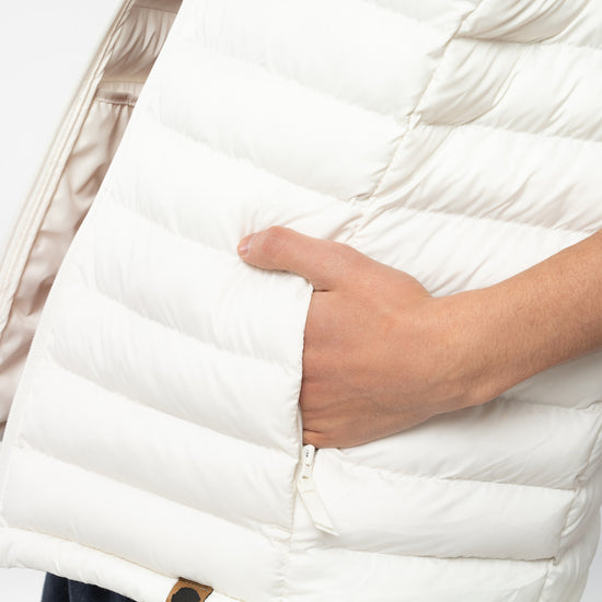 M-STJM836-Steppweste-aus-Recyceltes-Polyester-Fair-Trade-Herren-ELAGABO-Off-White-Detail