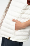 M-STJM836-Steppweste-aus-Recyceltes-Polyester-Fair-Trade-Herren-ELAGABO-Off-White-Detail