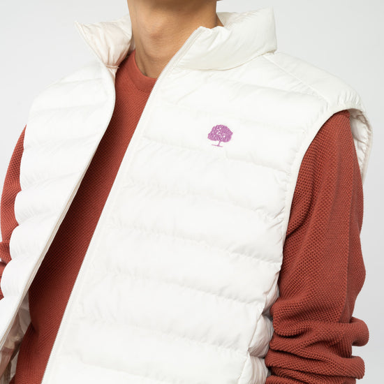 M-STJM836-Steppweste-aus-Recyceltes-Polyester-Fair-Trade-Herren-ELAGABO-Off-White-Vorne2