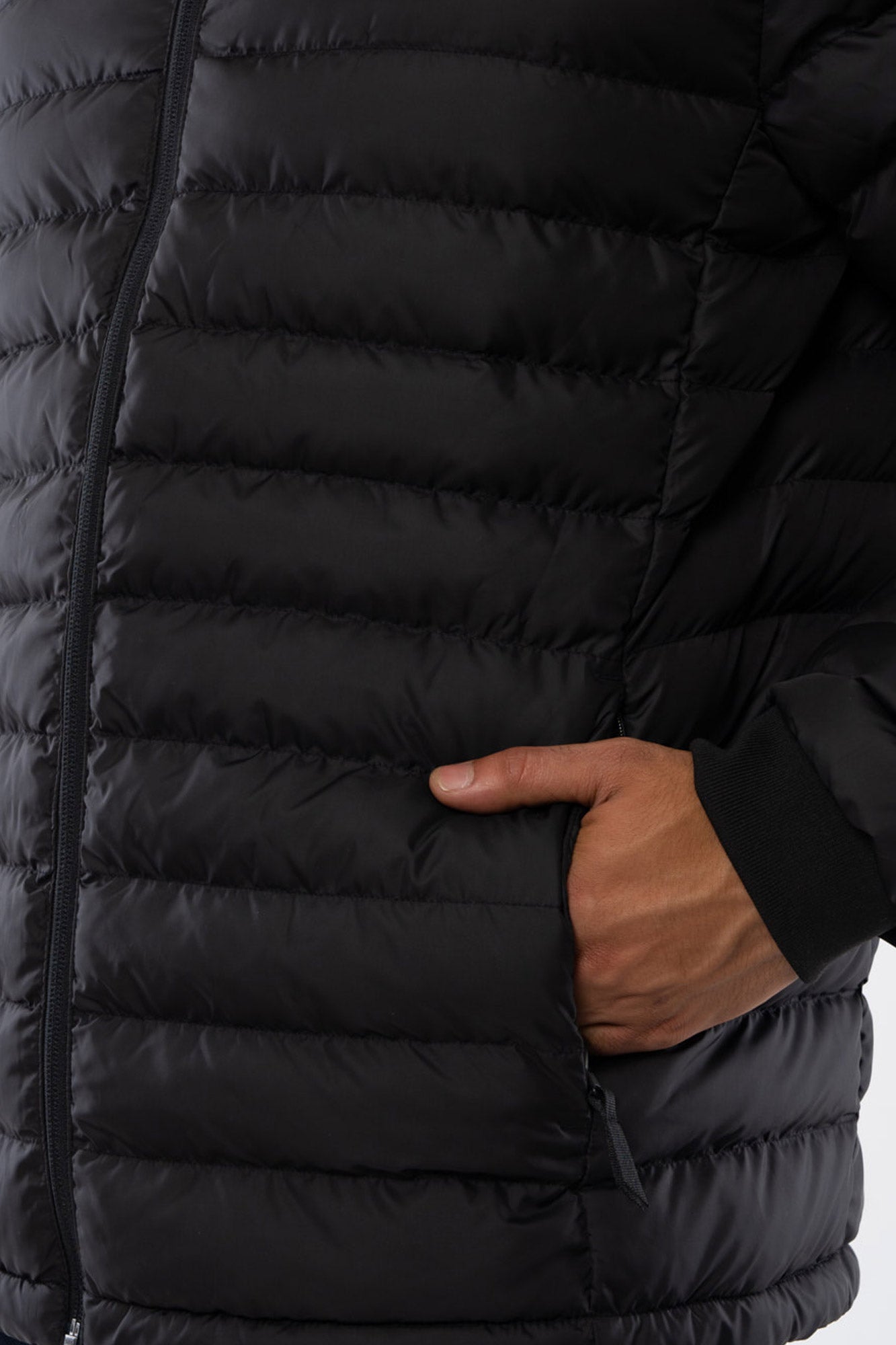 M-STJM837-Black-Daunenjacke-Nachhaltig-Fair-Black-Detail2