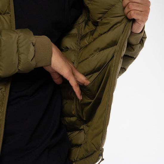 M-STJM837-Lange-Daunenjacke-aus-Recyceltem-Polyester-Bio-Mode-PONYES-British-Khaki-Detail