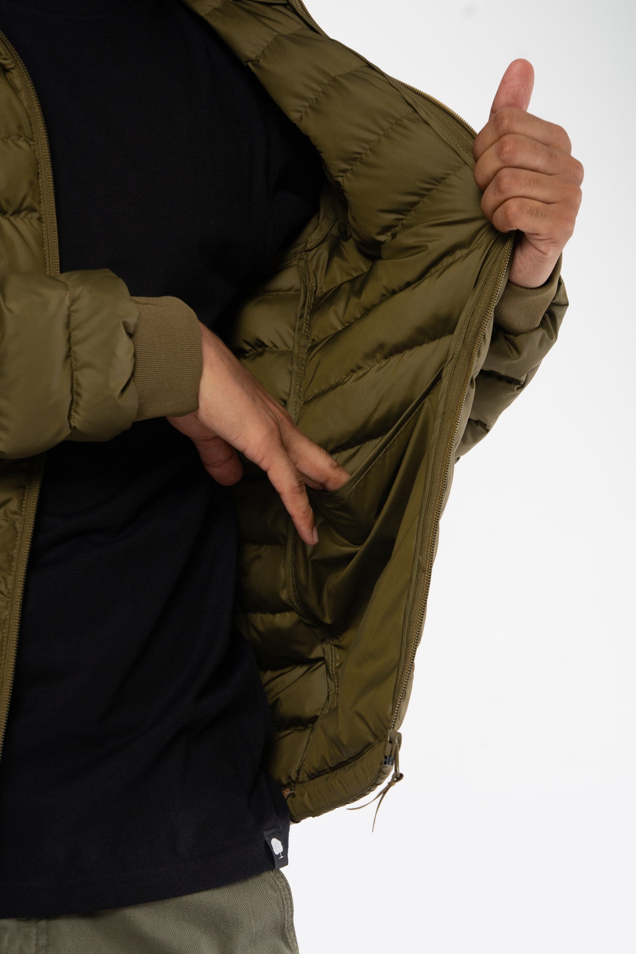 M-STJM837-Lange-Daunenjacke-aus-Recyceltem-Polyester-Bio-Mode-PONYES-British-Khaki-Detail