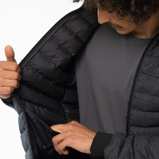 M-STJM889-Weiche-Daunenjacke-aus-Recyceltem-Polyester-Natur-Mode-KARAMAO-Dark-Heather-Grey-Detail2