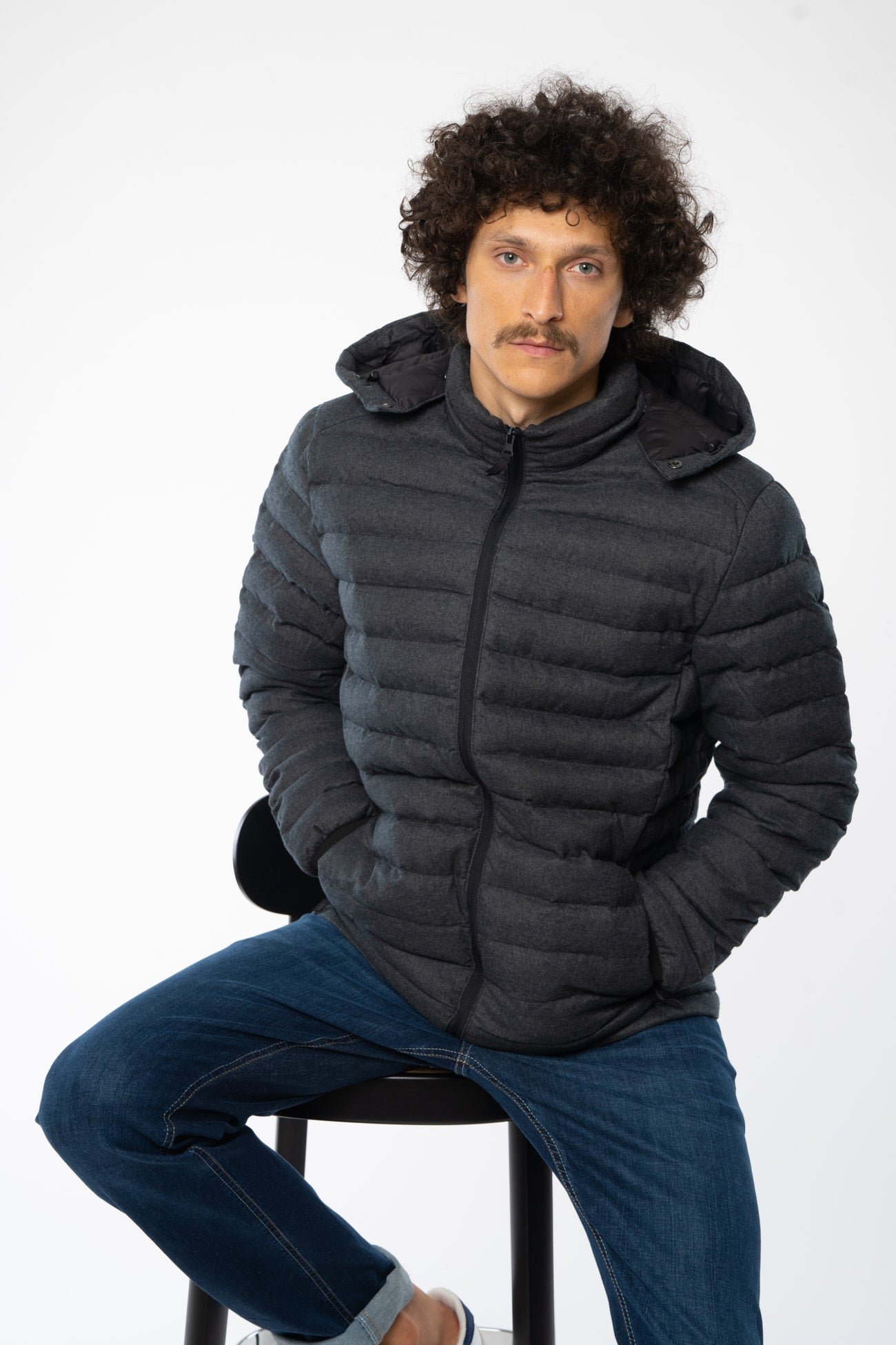 M-STJM889-Weiche-Daunenjacke-aus-Recyceltem-Polyester-Natur-Mode-KARAMAO-Dark-Heather-Grey-Vorne3