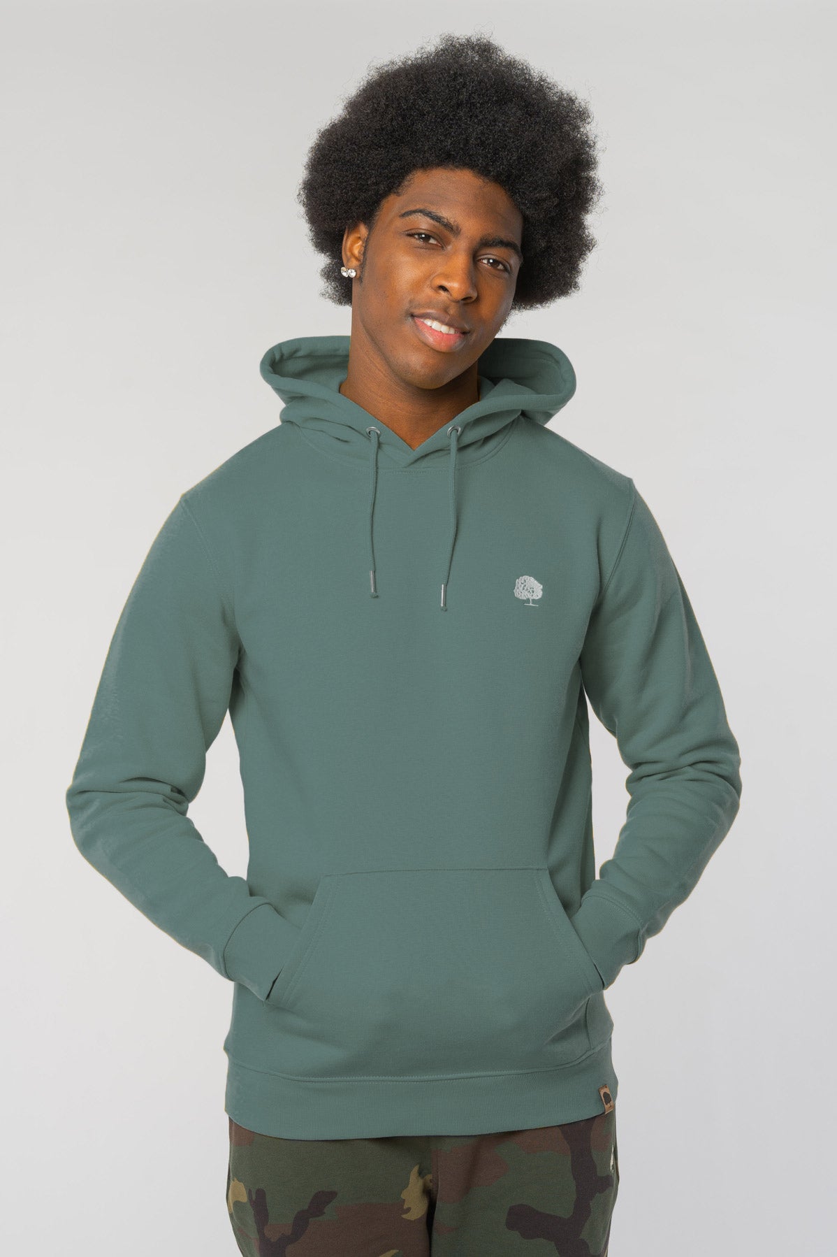 M-STSU177-Standard-Hoodie-aus-Bio-Baumwolle-Bio-Sweatshirts-IPERIO-Green-Bay-Vorne2