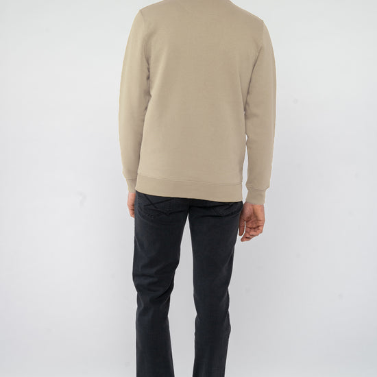 M-STSU178-Standard-Sweatshirt-aus-Bio-Baumwolle-Zertifizierte-Mode-CUCUNA-Desert-Dust-Hinten