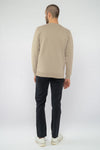 M-STSU178-Standard-Sweatshirt-aus-Bio-Baumwolle-Zertifizierte-Mode-CUCUNA-Desert-Dust-Hinten