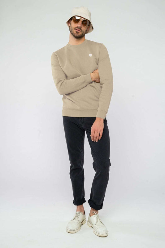 M-STSU178-Standard-Sweatshirt-aus-Bio-Baumwolle-Zertifizierte-Mode-CUCUNA-Desert-Dust-Vorne2