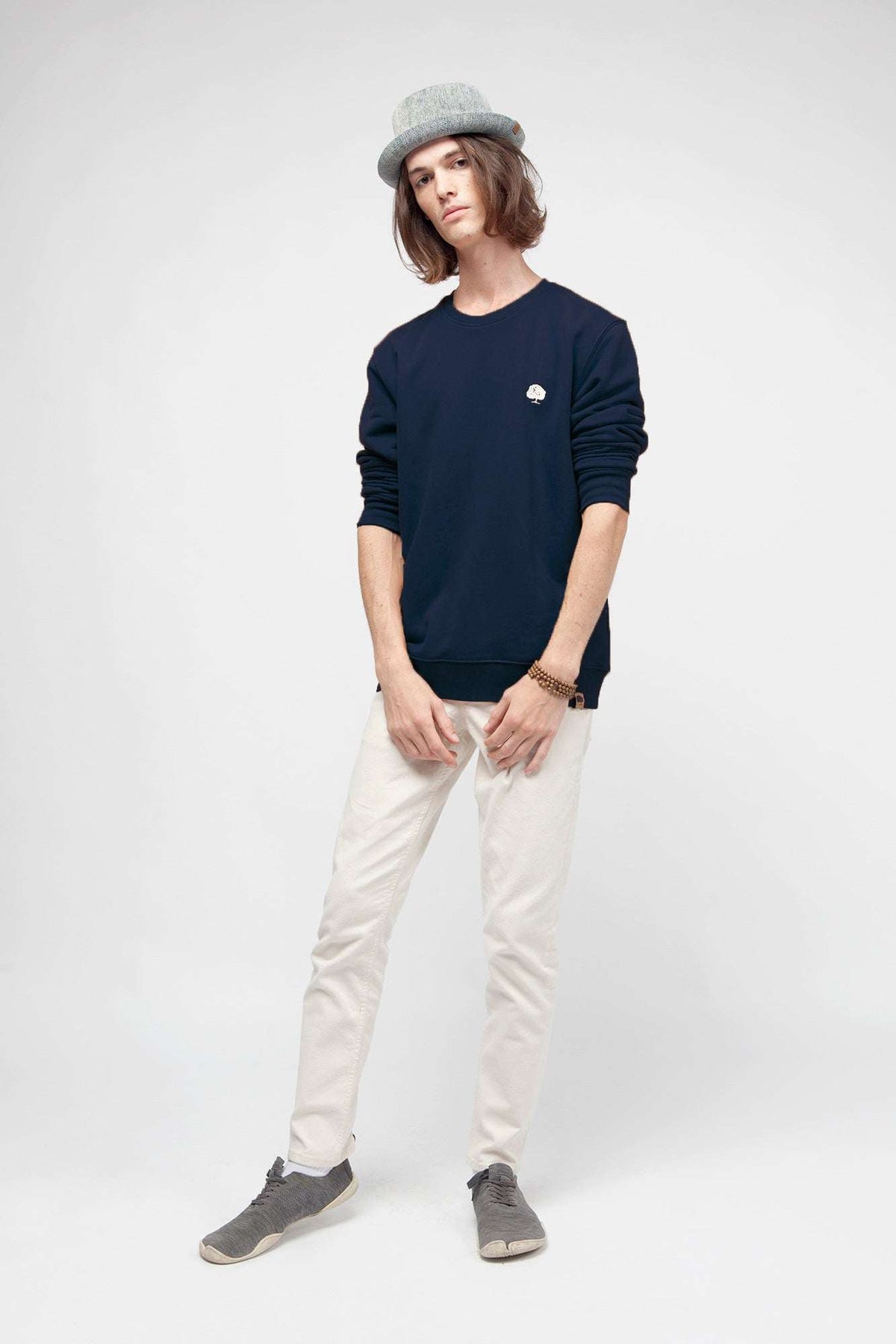 M-STSU178-Standard-Sweatshirt-aus-Bio-Baumwolle-Zertifizierte-Mode-CUCUNA-French-Navy-Vorne2