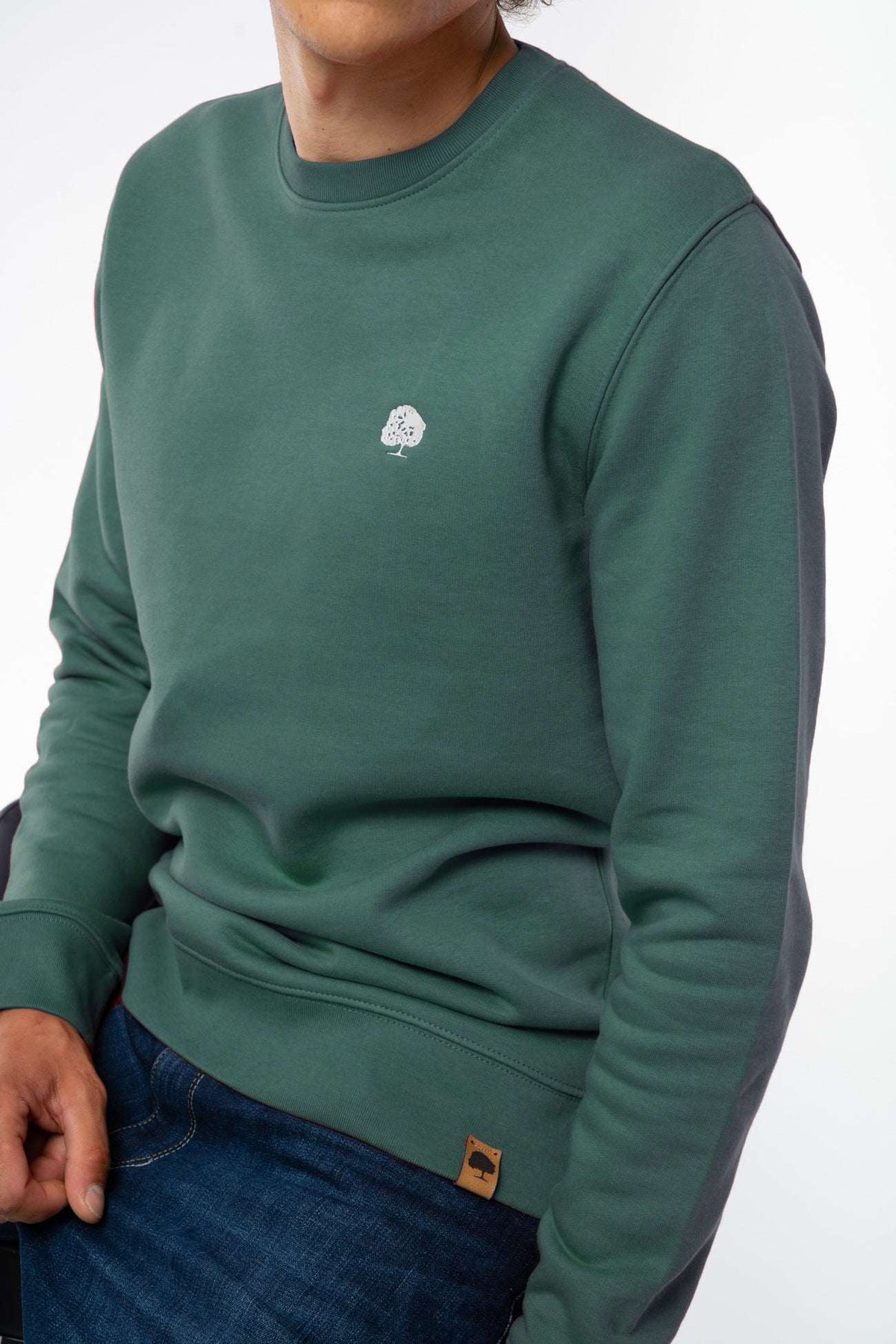 M-STSU178-Standard-Sweatshirt-aus-Bio-Baumwolle-Zertifizierte-Mode-CUCUNA-Green-Bay-Vorne3