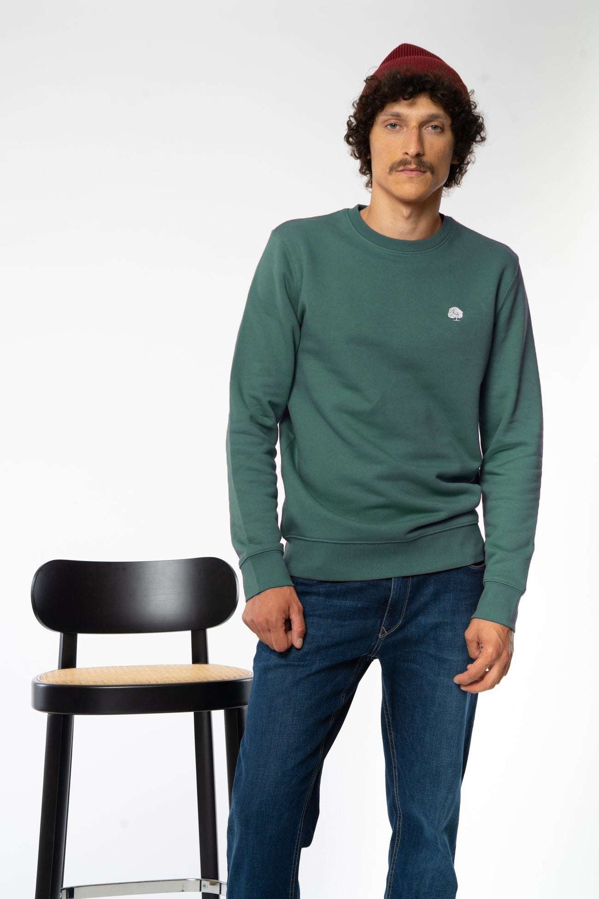 M-STSU178-Standard-Sweatshirt-aus-Bio-Baumwolle-Zertifizierte-Mode-CUCUNA-Green-Bay-Vorne