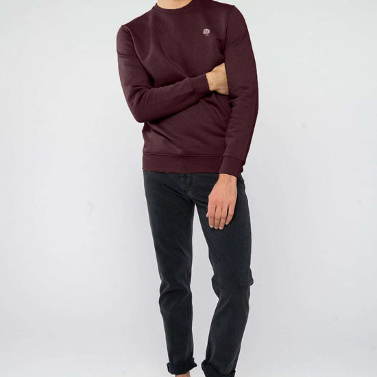 M-STSU178-Standard-Sweatshirt-aus-Bio-Baumwolle-Zertifizierte-Mode-CUCUNA-Red-Brown-Vorne4