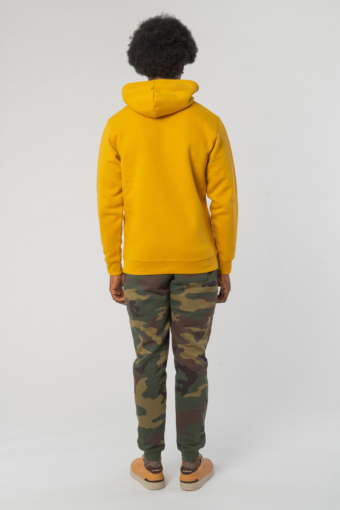 M-STSU822-Standard-Hoodie-aus-Bio-Baumwolle-Oeko-Fashion-Herren-TIMAEUS-Ochre-Vorne1