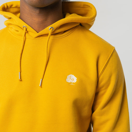 M-STSU822-Standard-Hoodie-aus-Bio-Baumwolle-Oeko-Fashion-Herren-TIMAEUS-Ochre-Vorne3