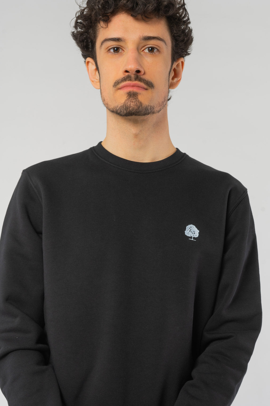 M-STSU823-Maenner-Faires-Sweatshirt-Nachhaltig-Black-Detail