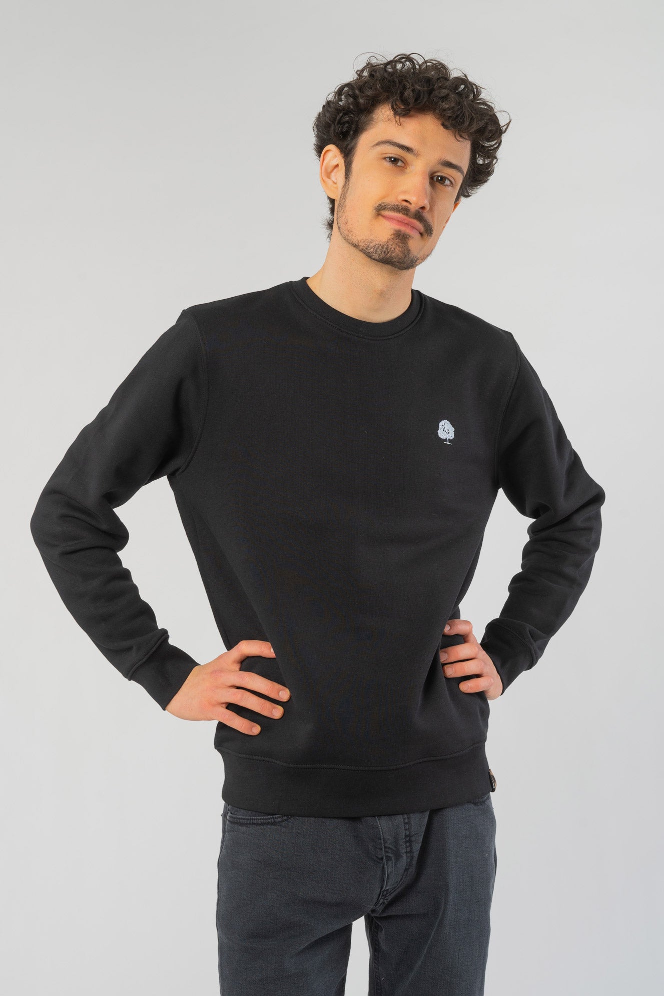 M-STSU823-Maenner-Faires-Sweatshirt-Nachhaltig-Black-Vorne