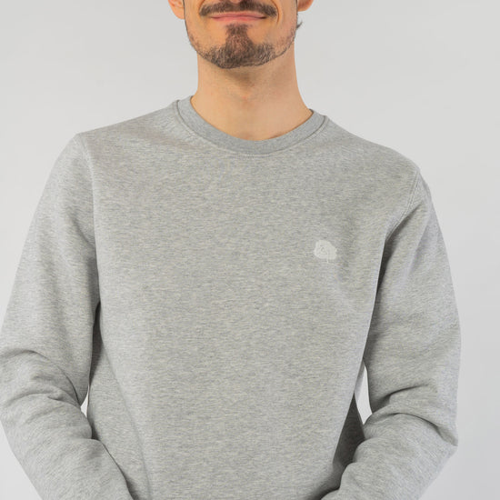 M-STSU823-Maenner-Faires-Sweatshirt-Nachhaltig-Heather-Grey-Detail2