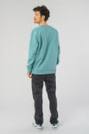 M-STSU823-Standard-Sweatshirt-aus-Bio-Baumwolle-Bio-Faire-Kleidung-Herren-TITULUS-Teal-Monstera-Vorne1
