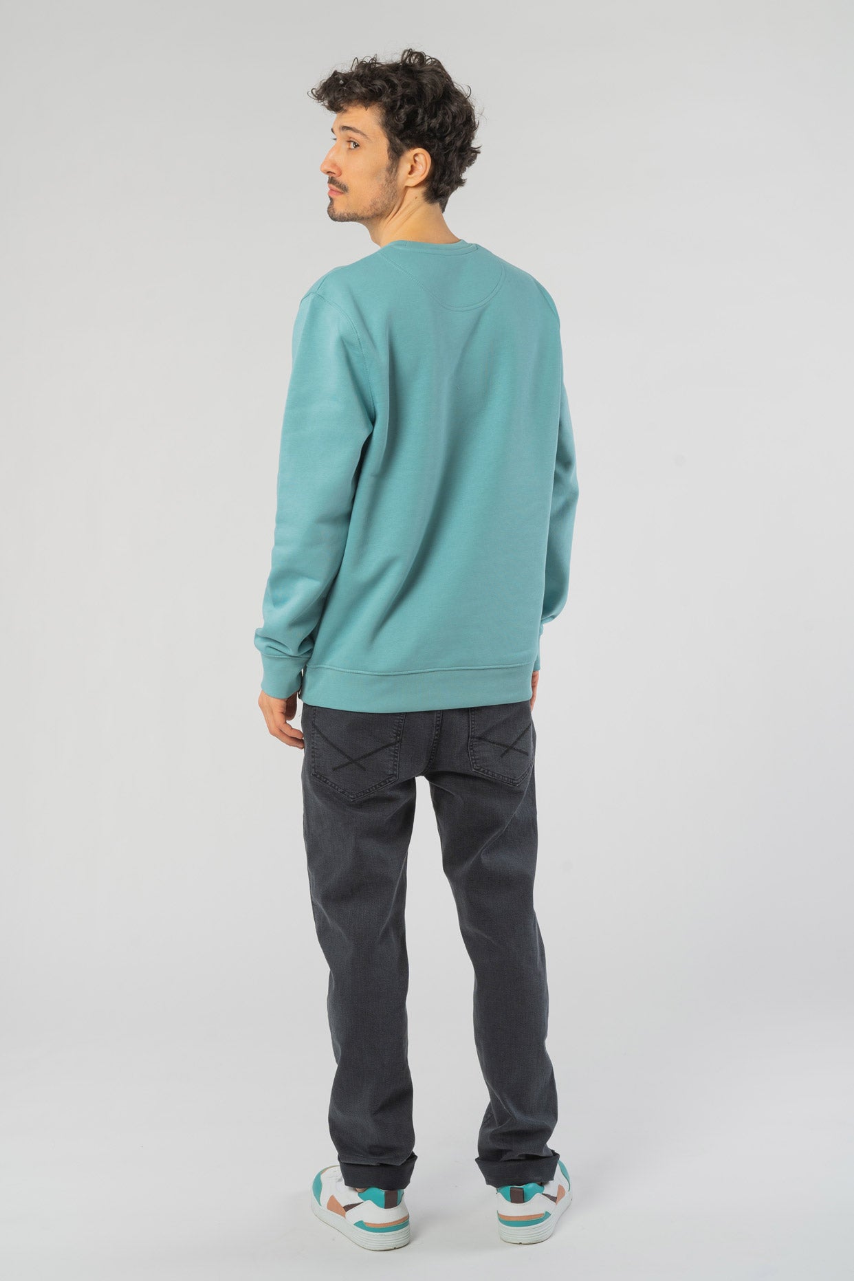 M-STSU823-Standard-Sweatshirt-aus-Bio-Baumwolle-Bio-Faire-Kleidung-Herren-TITULUS-Teal-Monstera-Vorne1