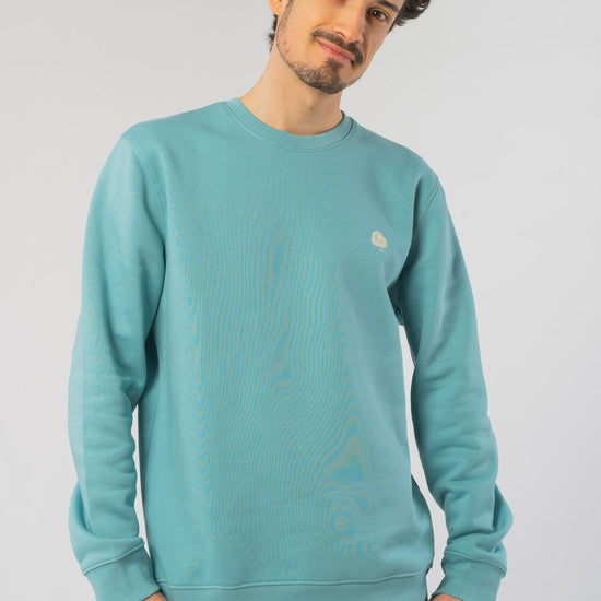 M-STSU823-Standard-Sweatshirt-aus-Bio-Baumwolle-Bio-Faire-Kleidung-Herren-TITULUS-Teal-Monstera-Vorne2