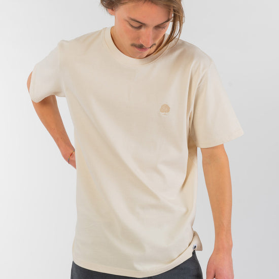 M-STTM559-Heavy-T-Shirt-mit-edler-Stickerei-fuer-aus-Bio-Baumwolle-Natur-Mode-Herren-SAHAN-Natural-Raw-Vorne2