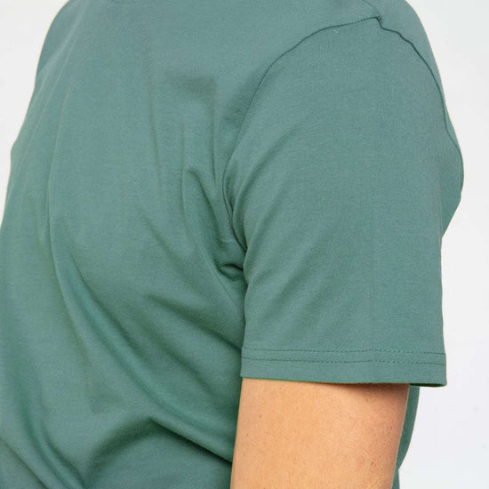 M-STTU169-Basic-T-Shirt-aus-Bio-Baumwolle-Mode-Online-Shop-LAREX-Green-Bay-Detail
