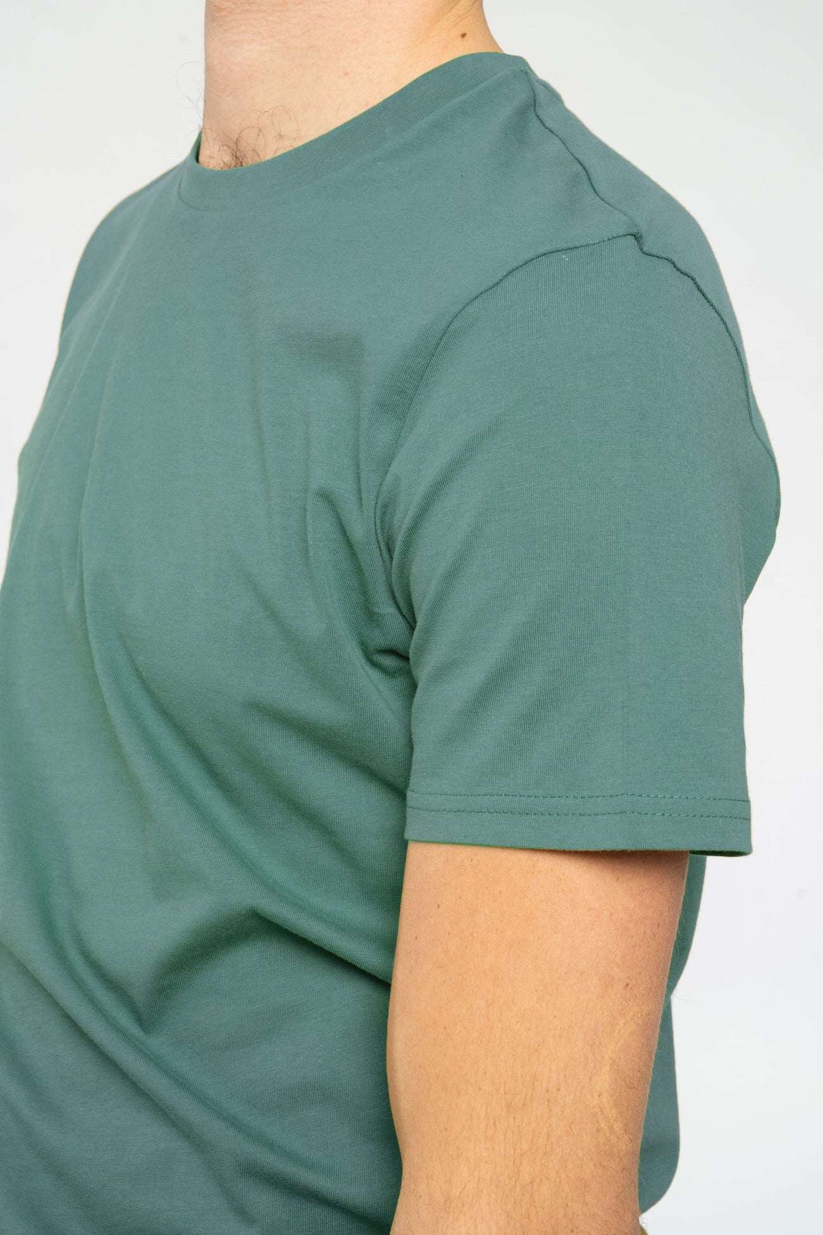 M-STTU169-Basic-T-Shirt-aus-Bio-Baumwolle-Mode-Online-Shop-LAREX-Green-Bay-Detail