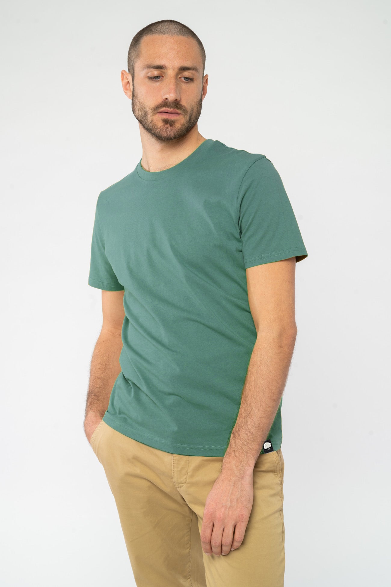 M-STTU169-Basic-T-Shirt-aus-Bio-Baumwolle-Mode-Online-Shop-LAREX-Green-Bay-Vorne3