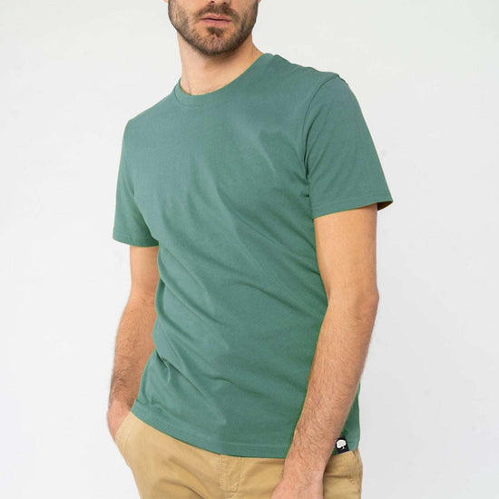 M-STTU169-Basic-T-Shirt-aus-Bio-Baumwolle-Mode-Online-Shop-LAREX-Green-Bay-Vorne3