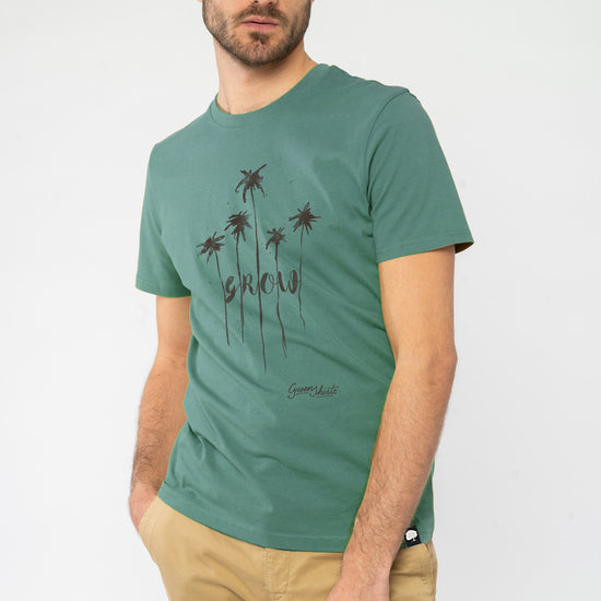 M-STTU169-T-Shirt-aus-Bio-Baumwolle-mit-Druck-Grow-Green-Bay-Model