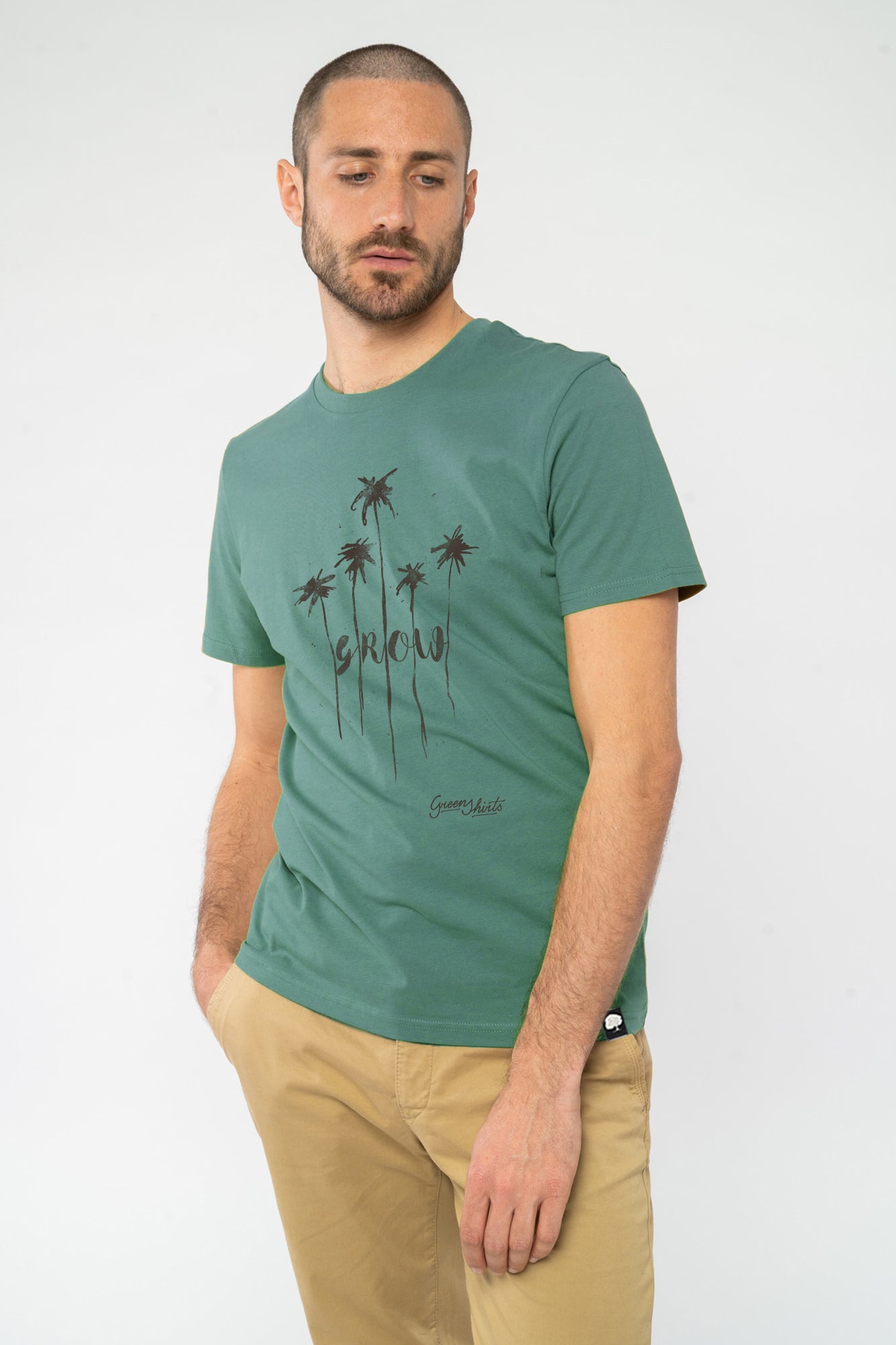 M-STTU169-T-Shirt-aus-Bio-Baumwolle-mit-Druck-Grow-Green-Bay-Model