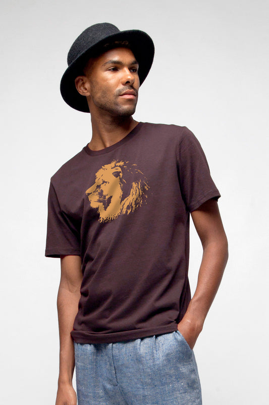 M-STTU169-T-Shirt-aus-Bio-Baumwolle-mit-Druck-Lion-Red-Brown-Model